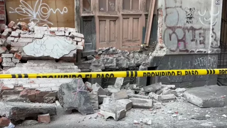 Caída de fachada en colonia Roma, CDMX