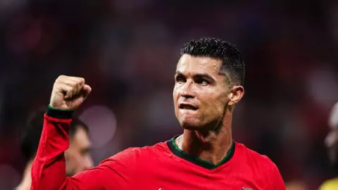 El aficionado que casi LESIONA gravemente a Cristiano Ronaldo