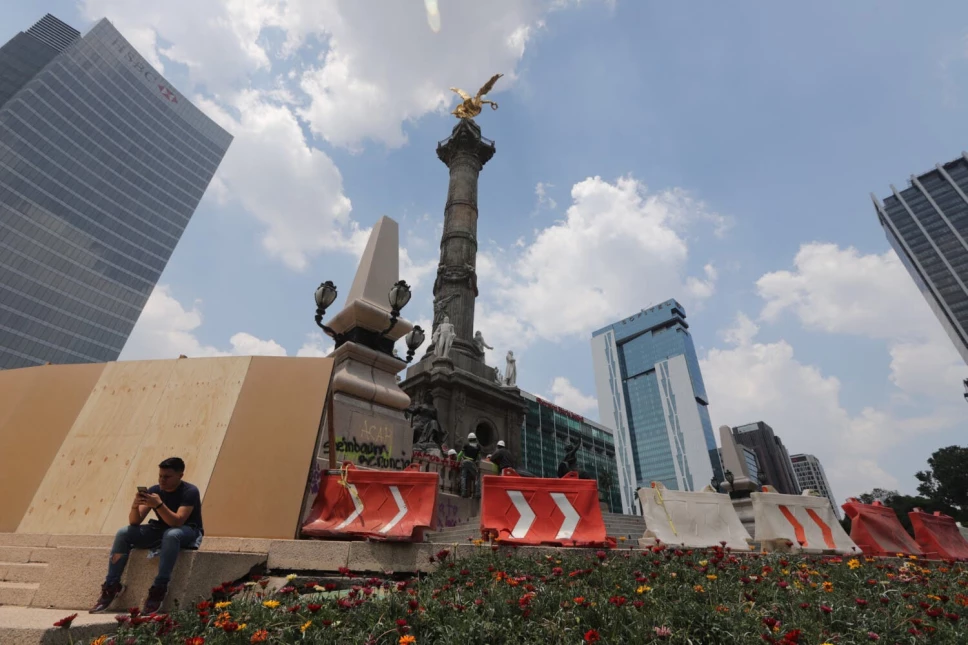 Pintas-en-el-Ángel-de-la-Independencia_42538113.jpg
