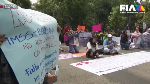 Trabajadores del IMSS - Bienestar en CDMX en plena manifestación en Periférico.