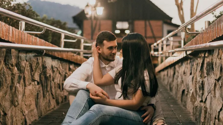 Con gestos y movimientos: Así habla tu cuerpo frente a la persona que te gusta