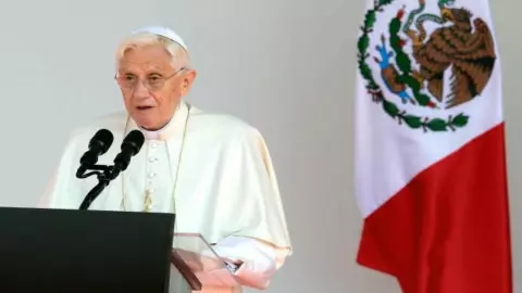 benedicto-xvi-problemas-habla (1).jpg