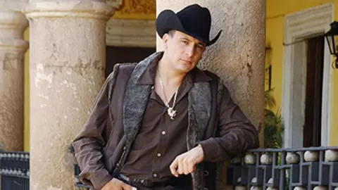 Hermano de Valentín Elizalde causa polémica al revelar la verdadera causa de su muerte