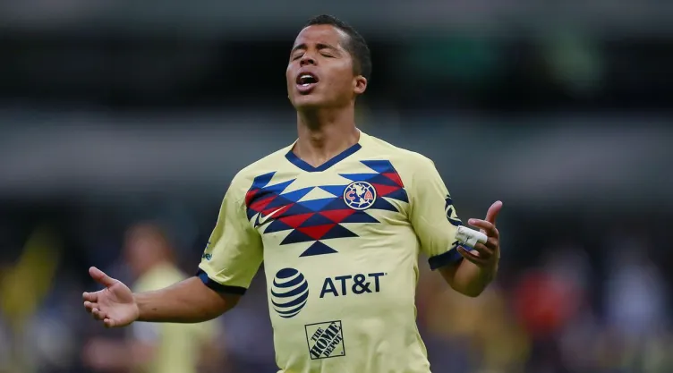 Giovani Dos Santos, fallando un gol con el Club América.jpeg