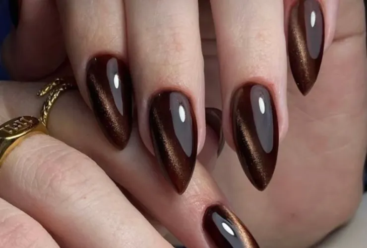 uñas caviar con punta stiletto