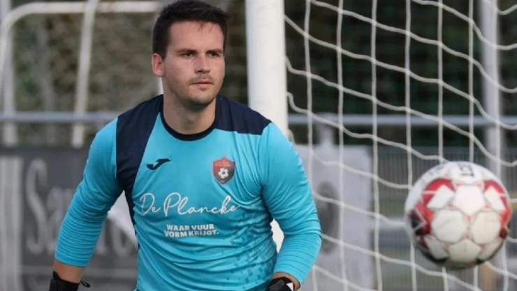 muere portero arne espeel en pleno partido bélgica