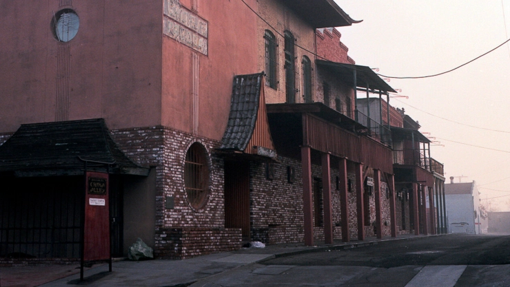 una vista del callejón de China Alley en Hanford, CA.
