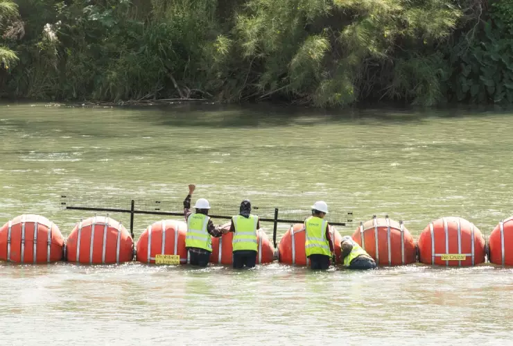 Barrera de boyas en la frontera de Texas afecta la relación con México: Casa Blanca