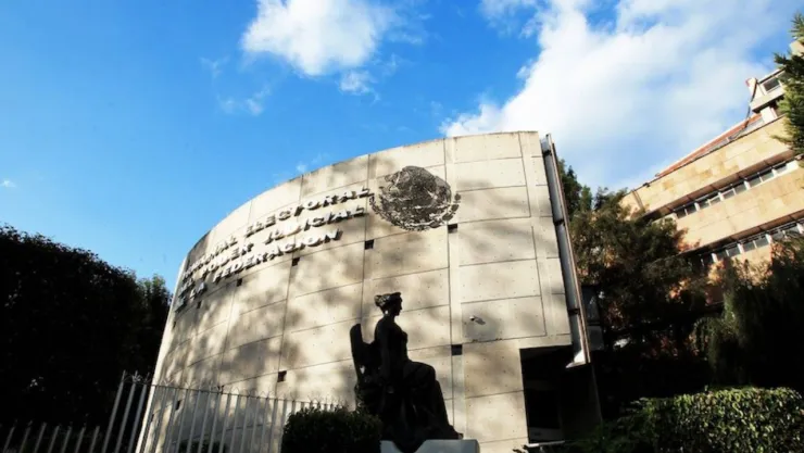 TEPJF rechaza investigación contra tres ministras por actos anticipados de campaña.