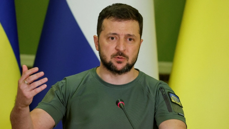 Zelensky es criticado por posar para Vogue.