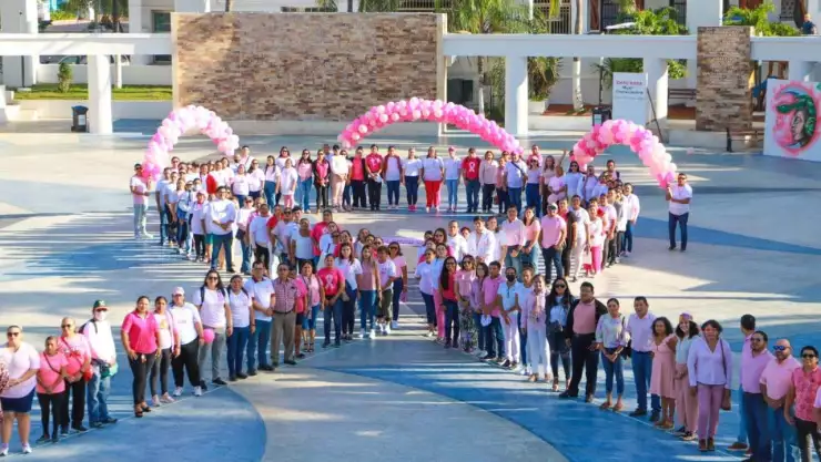 Caminata Rosa en Isla Mujeres por la lucha contra el cáncer de mama.jpg