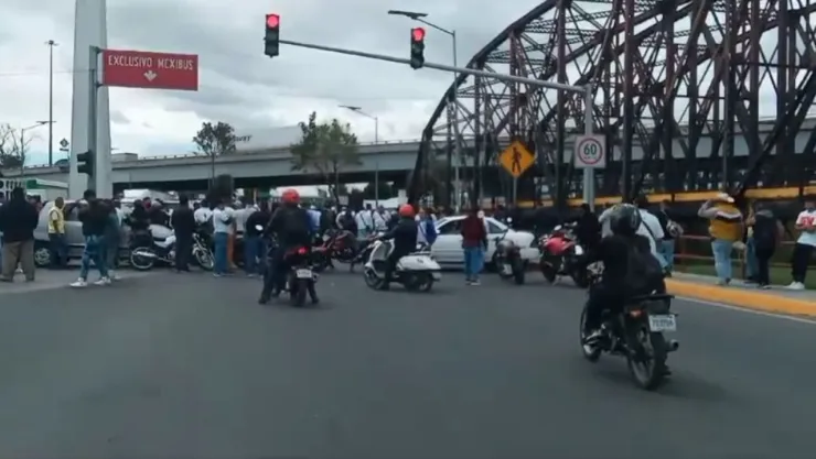 En Ecatepec, un manifestante fue atropellado por un motociclista en los bloqueos de transportistas
