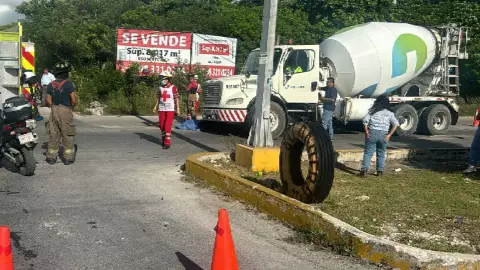 Fuerte accidente de tránsito en la avenida 135 de Cancún deja una persona sin vida.jpg