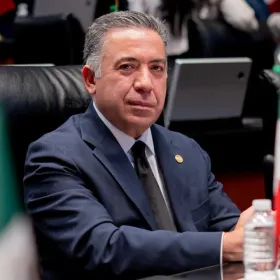 Inzunza minimiza 23 firmas de ciudadanos para su desafuero en el Senado.
