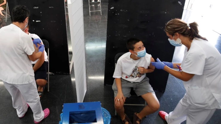 vacuna covid-19 europa.jpg