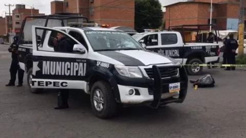 Un presunto ladrón fue abatido por un elemento de la PDI de la CDMX al intentar asaltar una unidad del transporte público en Tultepec.