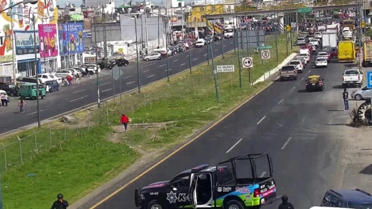 cerrada vía corta a santa ana y pista puebla - méxico