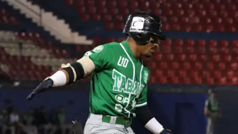 17. Roel Santos