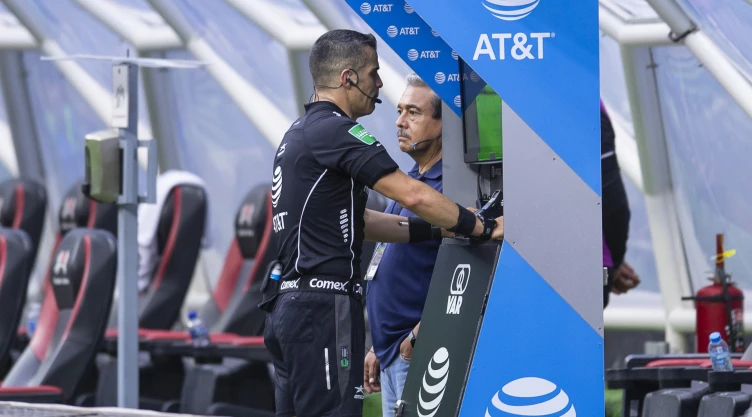 Fernando Hernández, VAR, Cruz Azul - Toluca
