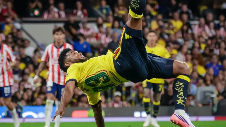 La chilena de Borja contra Chivas