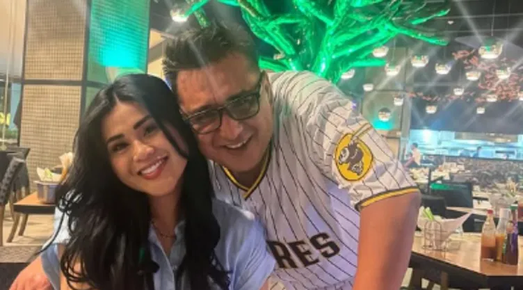 gomita-se-encuentra-padre-ser-acusado-violencia-redes-destrozan.jpg