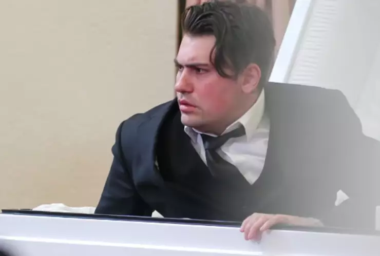 Un joven fue víctima de una broma pesada por parte de sus familiares y amigos, le organizaron un funeral y le hicieron creer que estaba muerto.