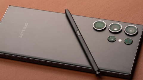 El Samsung S23 est&aacute; a pocos d&iacute;as de recibir la actualizaci&oacute;n One UI 7