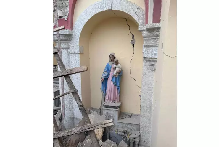 La Virgen María entre los escombros del terremoto en Turquía