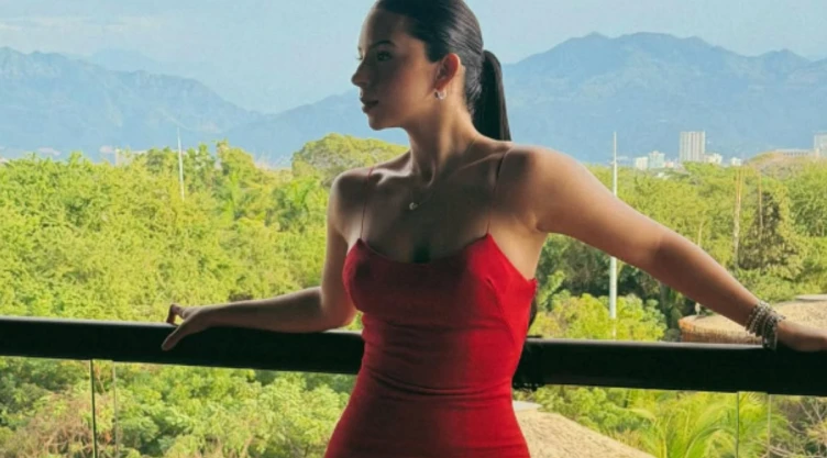 ángela aguilar.png