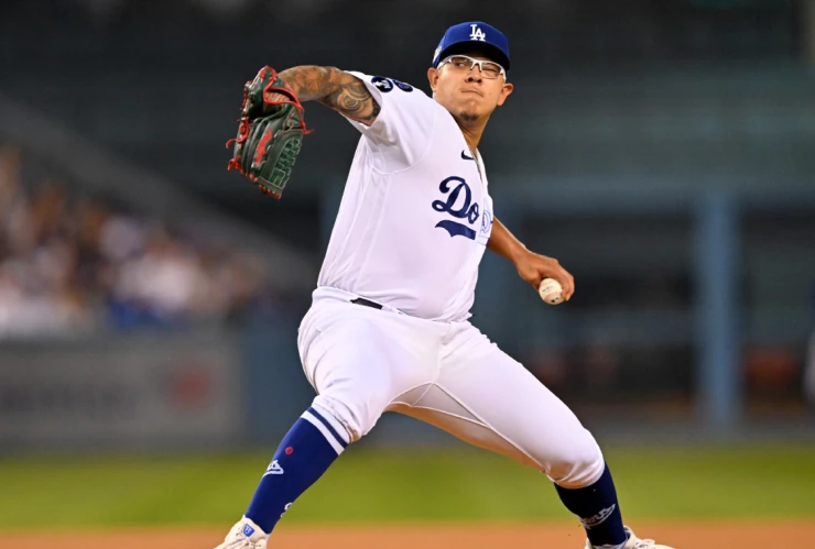 Julio Urías, pitcher de los Dodgers de Los Angeles