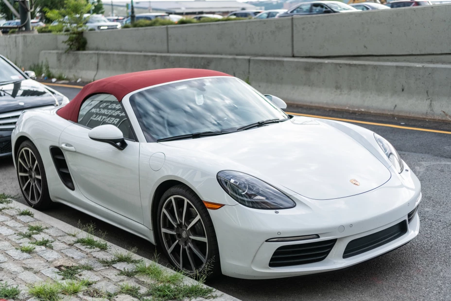 El Porsche que Jesús Corona trajo desde Europa y actualmente usa en México
