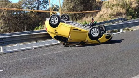 Volcadura en la Vía Corta a Santa Ana deja varios lesionados hoy sábado