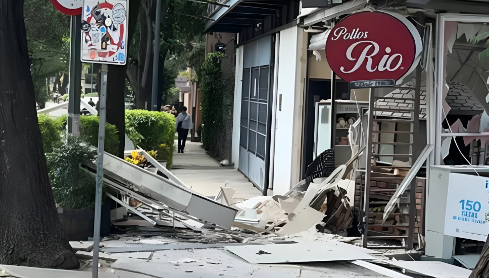 Explosión en local de Pollos Rio de la Condesa deja dos heridos; así fue el momento exacto