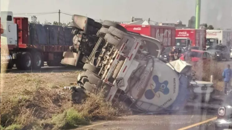 carretera-México-Pachuca-accidente-volvacura-trailer-conductor