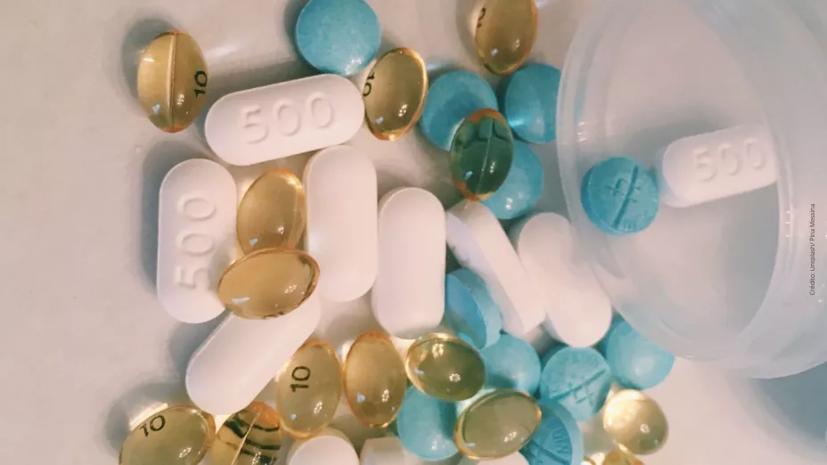 Mamá le presentó la droga por primera vez a su hijo.