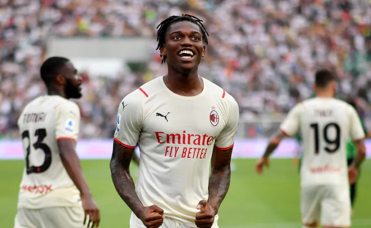 El portugués Rafael Leao festeja su gol ante el Sassuolo en la Serie A