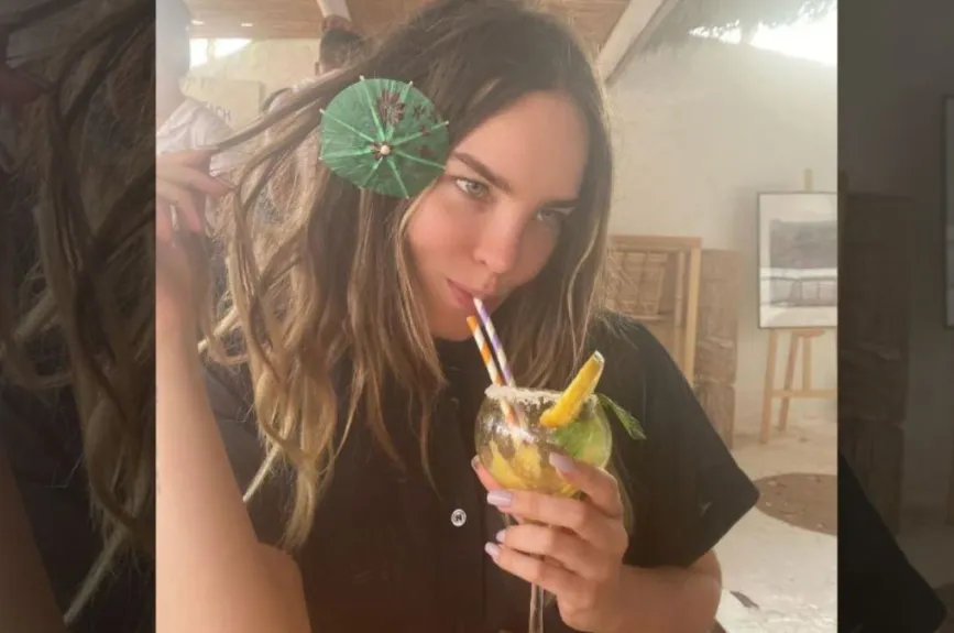 Belinda tomando.jpg