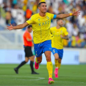 Cristiano Ronaldo celebra un gol con Al-Nassr