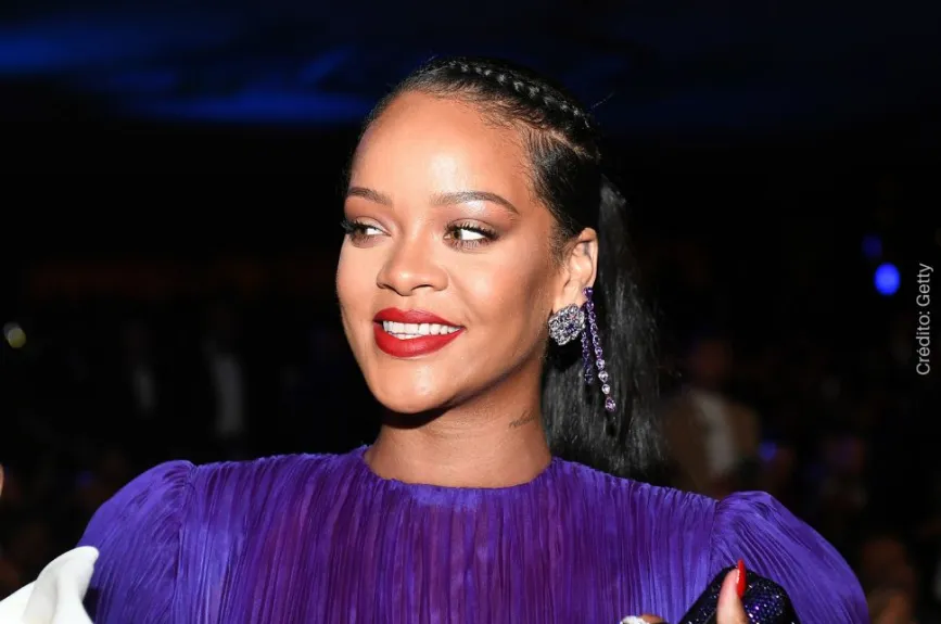 Rihanna morado.jpg
