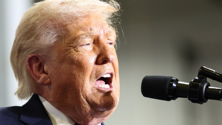 El presidente estadounidense Donald Trump habla durante una visita a Verst Logistics en Hebron, Kentucky, EE. UU., el 11 de marzo de 2026.