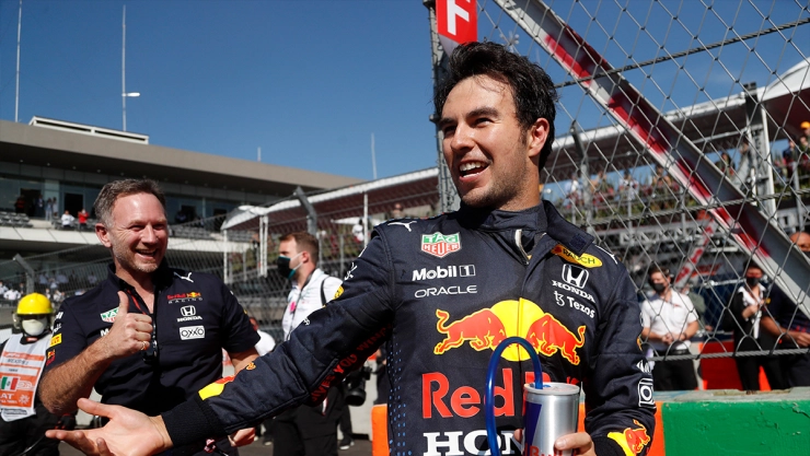 Checo Pérez con Red Bull