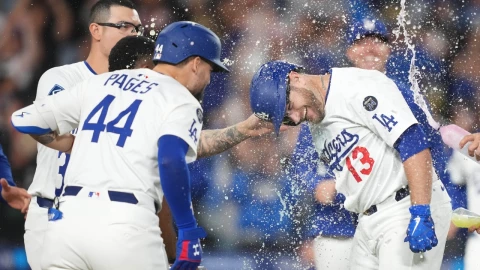 En medio de protestas migrantes, Dodgers impiden redada de ICE en su estadio. Crece rechazo a las políticas migratorias en EU.