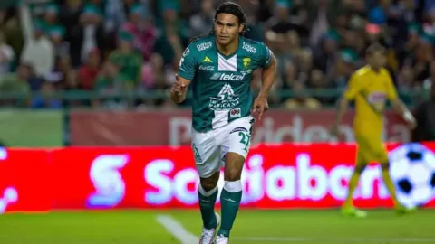 Carlos “Gullit” Peña