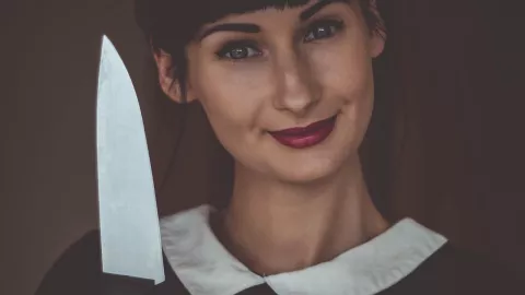 ¡Espeluznante imagen! Mujer asesina a su pareja, le corta el miembro y se lo come; también le quitó el corazón