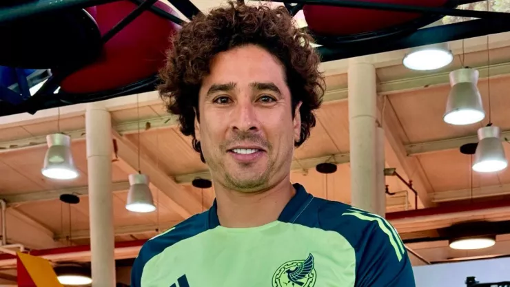 guillermo-ochoa-6-dedos-manos-leyenda.jpg
