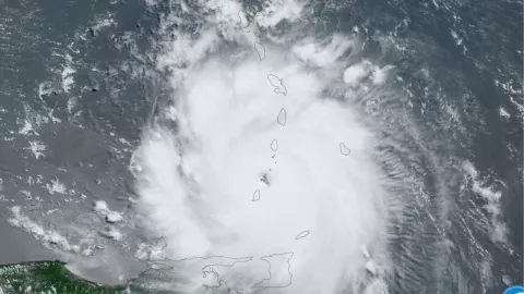 ¡Atención! Conoce los refugios temporales en México por la llegada del huracán Beryl.