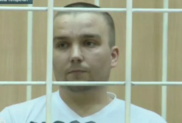 Mató a su abuela a martillazos, Putin lo liberó para ir a la guerra