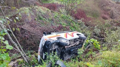 Combi vuelca en la carretera a Teziutlán hoy 18 de diciembre de 2024