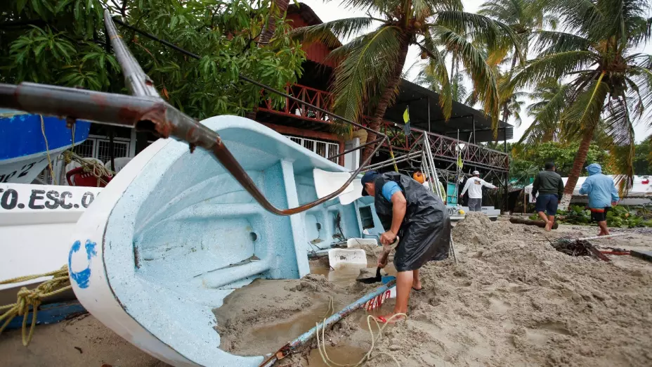 Huracán “Erick": El paso de este fenómeno dejó desaparecidas a 3 personas.