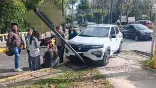 Choque taxi en Xalapa